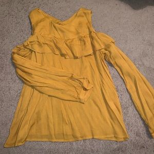 Cold shoulder spring top